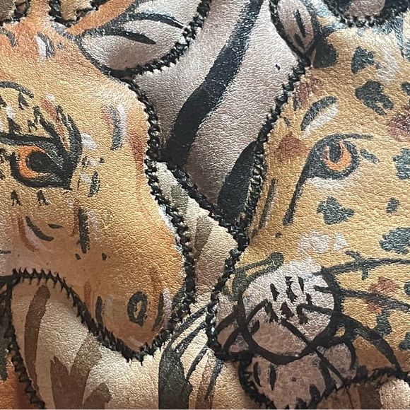 Fabulous collectible leather Emily Ann quilted handpainted bag. Apx 6 x 7”. - Picture 3 of 11